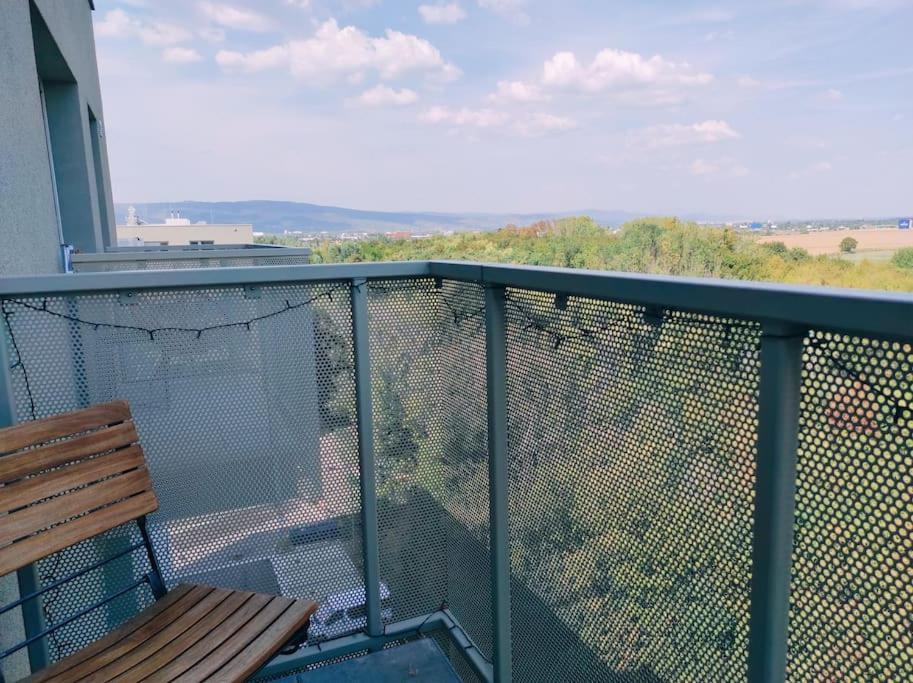Airport Studio For Two, Free Parking, Airport View براتسيلافا المظهر الخارجي الصورة