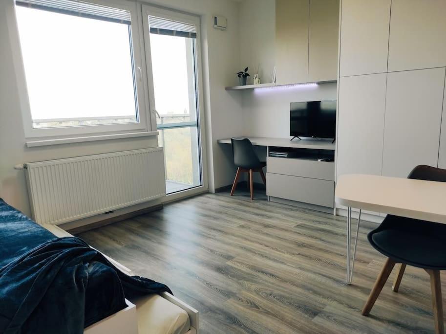 Airport Studio For Two, Free Parking, Airport View براتسيلافا المظهر الخارجي الصورة